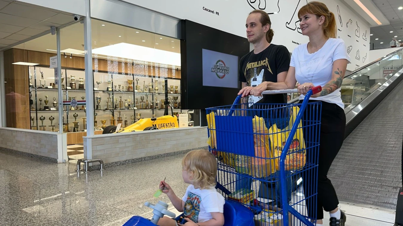 Família fazendo compras